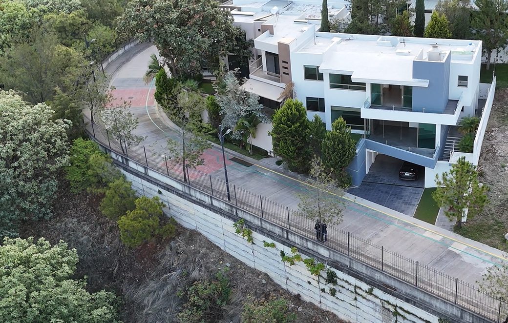 Vista aérea de la casa y su entorno